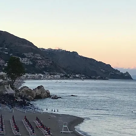 Taormina, Casa Mediterranea Sul Mare. Isola Bella.