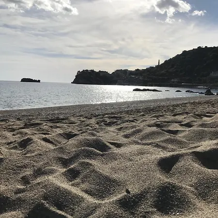 Taormina, Casa Mediterranea Sul Mare. Isola Bella.